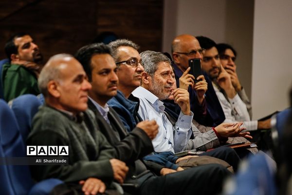 مراسم رو نمایی از کتاب «مرگ مدرسه؟» در کافه خرد