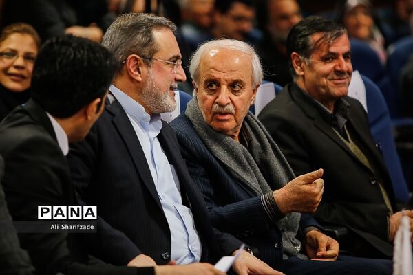 مراسم رو نمایی از کتاب «مرگ مدرسه؟» در کافه خرد