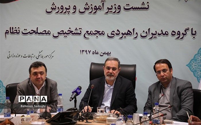 سیدمحمد بطحایی: دانش‌آموز را در طول تحصیل سرکوب می‌کنیم، سپس توقع داریم بعد از فارغ‌التحصیلی خشمش را کنترل کند