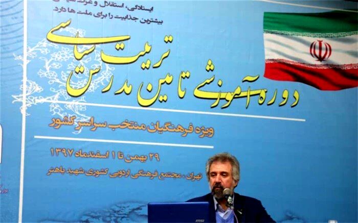 خوراکیان: ارتقای سواد رسانه‌ای و کمک به ارتقای روحیه خودباوری نقش‌هایی است که آموزش و پرورش می‌تواند در فضای مجازی ایفا کند