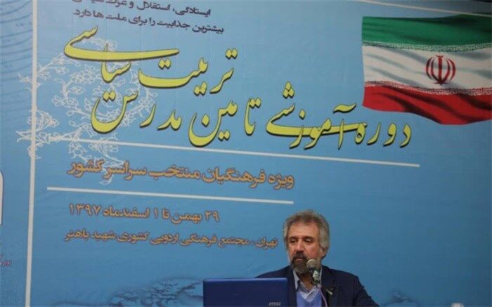 خوراکیان: ارتقای سواد رسانه‌ای و کمک به ارتقای روحیه خودباوری نقش‌هایی است که آموزش و پرورش می‌تواند در فضای مجازی ایفا کند