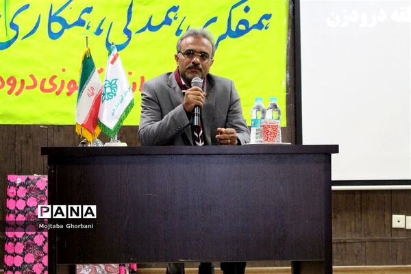 بازدید رئیس سازمان دانش آموزی فارس از منطقه درودزن