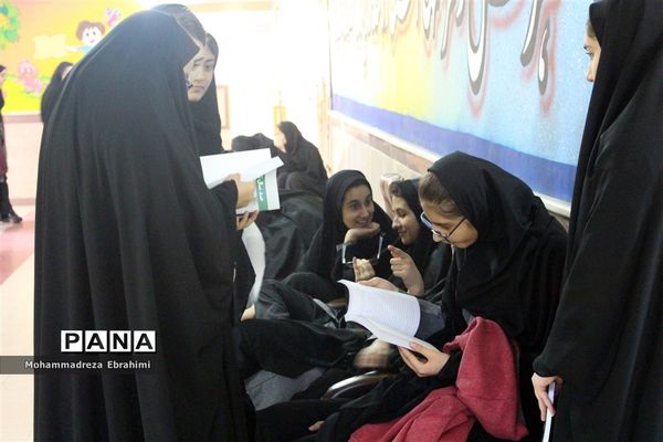 برپایی نمایشگاه کتاب در سازمان دانش‌آموزی استان همدان