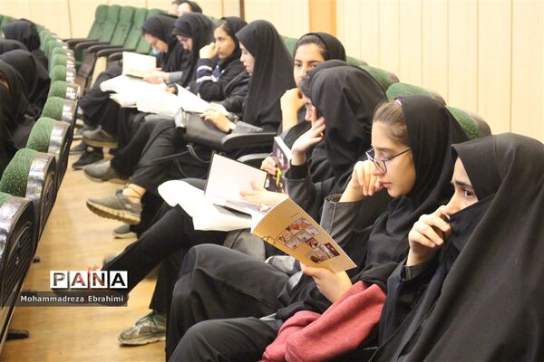 برپایی نمایشگاه کتاب در سازمان دانش‌آموزی استان همدان