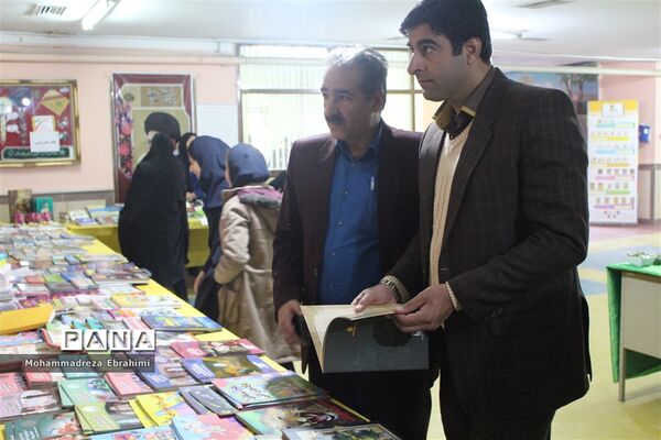 برپایی نمایشگاه کتاب در سازمان دانش‌آموزی استان همدان