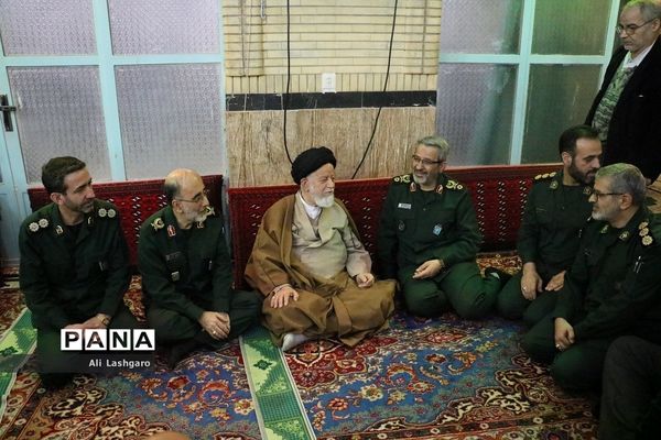 دیدار رئیس سازمان بسیج مستضعفان با آیت‌الله شاهچراغی