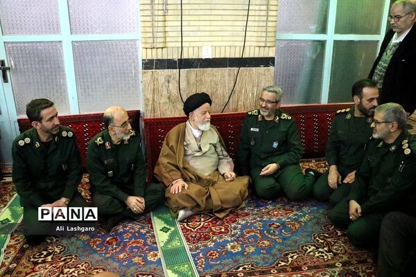 دیدار رئیس سازمان بسیج مستضعفان با آیت‌الله شاهچراغی