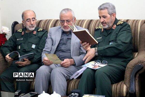 دیدار سردار غیب‌پرور با خانواده شهید «عباس دانشگر»