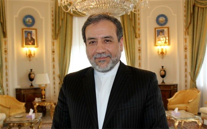 تبریک اینستاگرامی عراقچی به اولین بانوی سفیر از سیستان و بلوچستان + تصویر