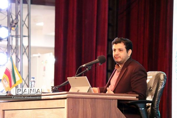 ویژه‌نامه از قدس تا قدس با موضوع بررسی مسائل روز کشور، در سالن فرهنگ و هنر باغ ملی شهرستان قدس