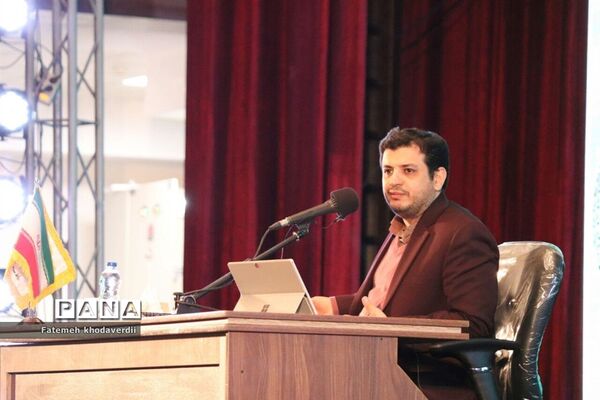 ویژه‌نامه از قدس تا قدس با موضوع بررسی مسائل روز کشور، در سالن فرهنگ و هنر باغ ملی شهرستان قدس