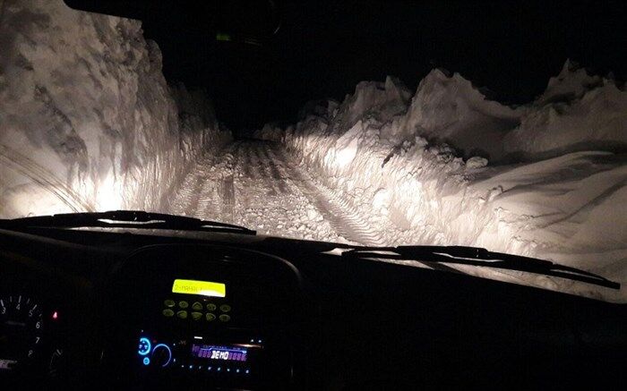 بیمار روستایی با تلاش راهداران تکابی از محاصره برف نجات یافت