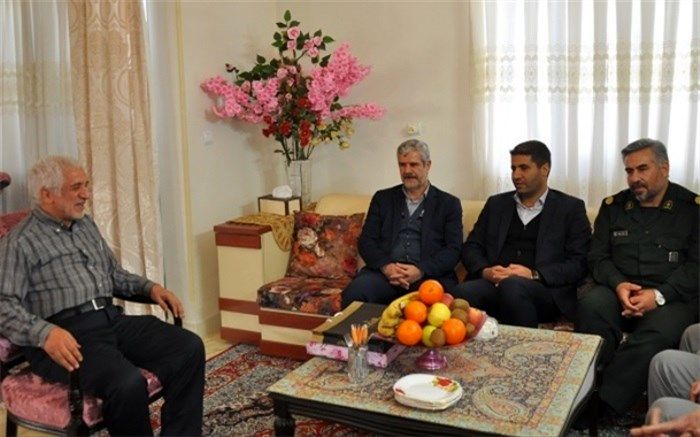 دیدار مدیر آموزش و پرورش شهریار با خانواده معظم شهدا  وایثارگران
