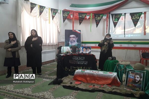 برگزاری مراسم یادواره شهدا دردبیرستان فخرالزمان قریب