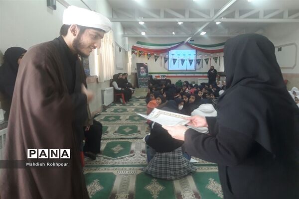برگزاری مراسم یادواره شهدا دردبیرستان فخرالزمان قریب