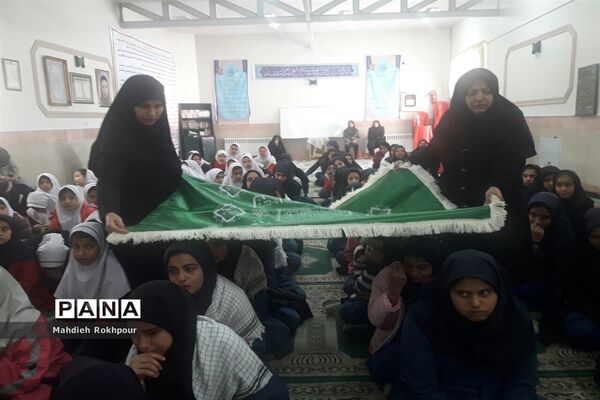 برگزاری مراسم یادواره شهدا دردبیرستان فخرالزمان قریب