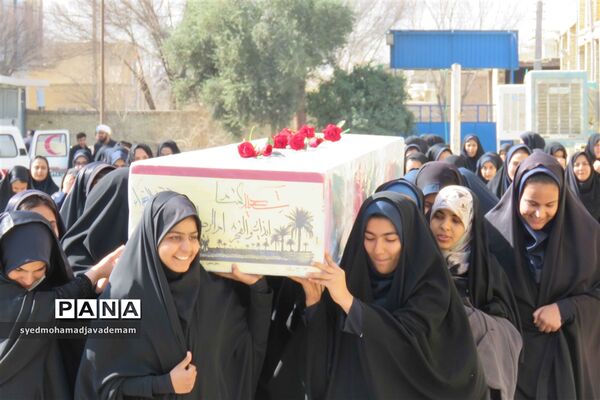 دانش‌آموزان میزبان شهدای گمنام