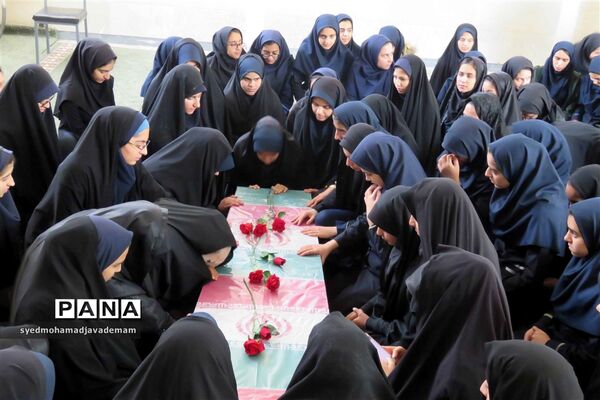 دانش‌آموزان میزبان شهدای گمنام