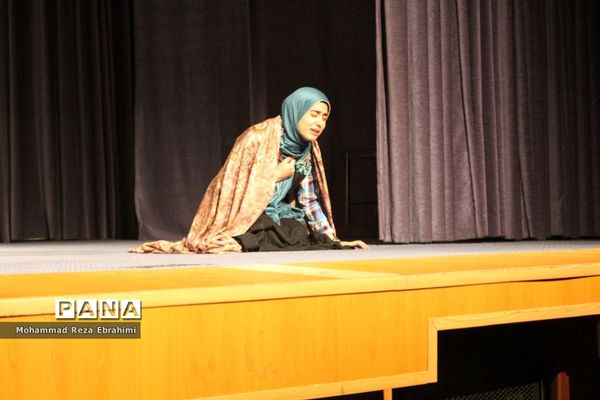 اجرای نمایش (مهدی)