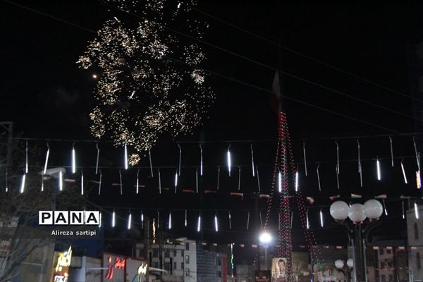 گلبانگ الله اکبر و نورافشانی میادین شهرقدس درشب ۲۲ بهمن