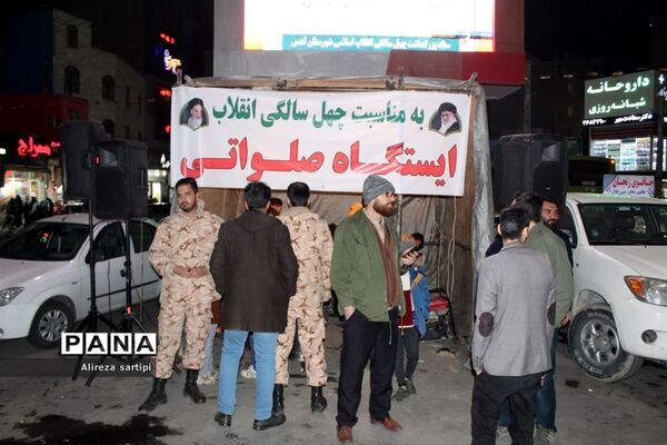 گلبانگ الله اکبر و نورافشانی میادین شهرقدس درشب ۲۲ بهمن