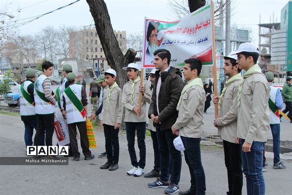 حضور دانش‌آموزان پیشتاز مازندران در راهپیمایی 22 بهمن و حمل مشعل 40سالگی انقلاب
