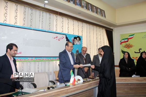 نشست مشترک مجلس و شورای دانش‌آموزی در همدان