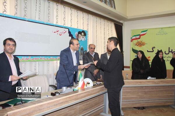 نشست مشترک مجلس و شورای دانش‌آموزی در همدان