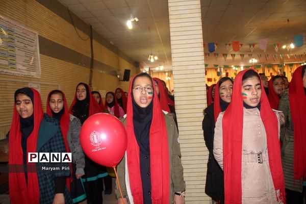 تمرین نهایی سرود 1357 نفری توسط دانش آموزان مدارس منتخب همدان