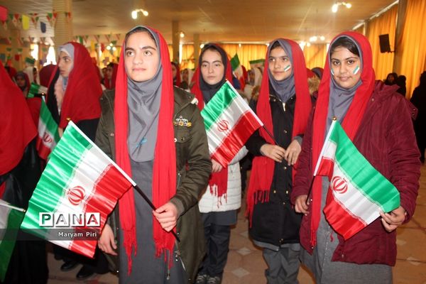 تمرین نهایی سرود 1357 نفری توسط دانش آموزان مدارس منتخب همدان