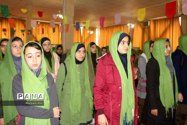 تمرین نهایی سرود 1357 نفری توسط دانش آموزان مدارس منتخب همدان