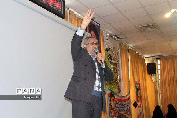 تمرین نهایی سرود 1357 نفری توسط دانش آموزان مدارس منتخب همدان