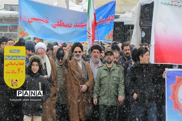 حضور پر شور مردم شهرستان فیروزکوه در راهپیمایی 22 بهمن