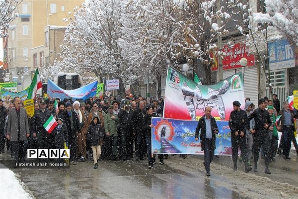 حضور پر شور مردم شهرستان فیروزکوه در راهپیمایی 22 بهمن