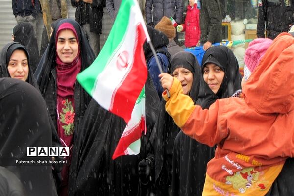 حضور پر شور مردم شهرستان فیروزکوه در راهپیمایی 22 بهمن