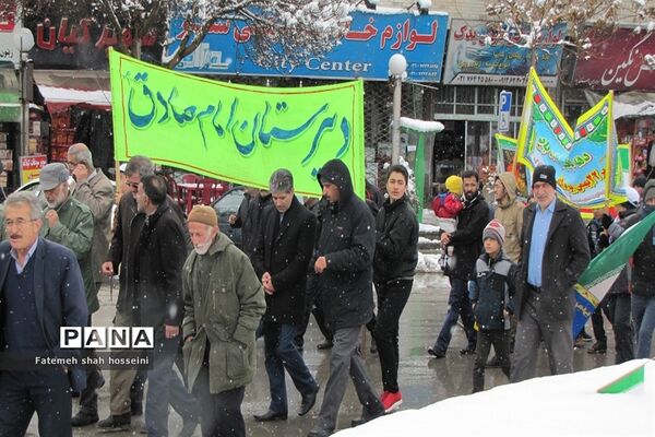 حضور پر شور مردم شهرستان فیروزکوه در راهپیمایی 22 بهمن