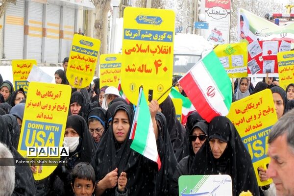 حضور پر شور مردم شهرستان فیروزکوه در راهپیمایی 22 بهمن