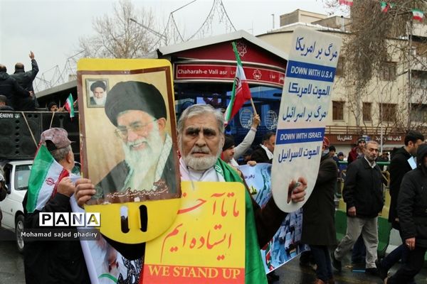 غرفه سازمان دانش‌آموزی شهر تهران در راهپیمایی 22 بهمن ماه تهران