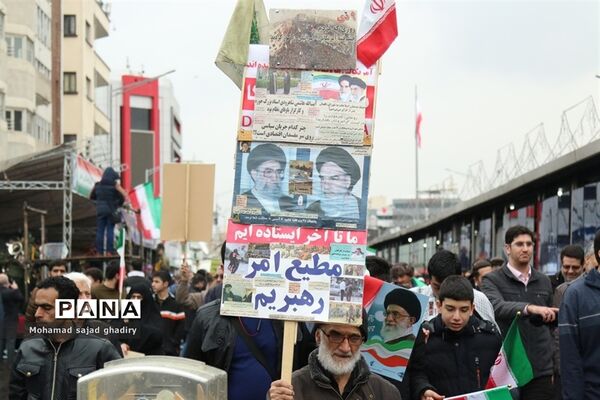 غرفه سازمان دانش‌آموزی شهر تهران در راهپیمایی 22 بهمن ماه تهران