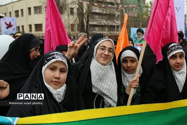 غرفه سازمان دانش‌آموزی شهر تهران در راهپیمایی 22 بهمن ماه تهران