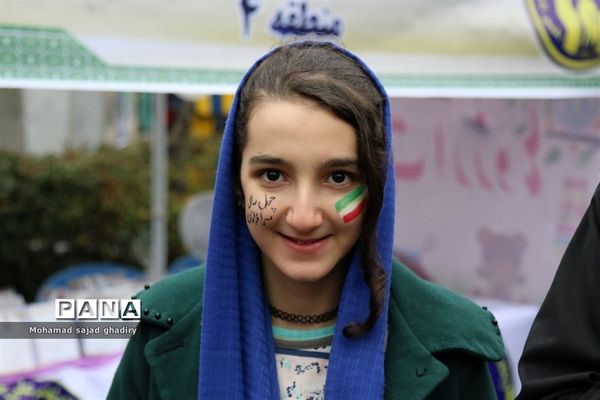 غرفه سازمان دانش‌آموزی شهر تهران در راهپیمایی 22 بهمن ماه تهران