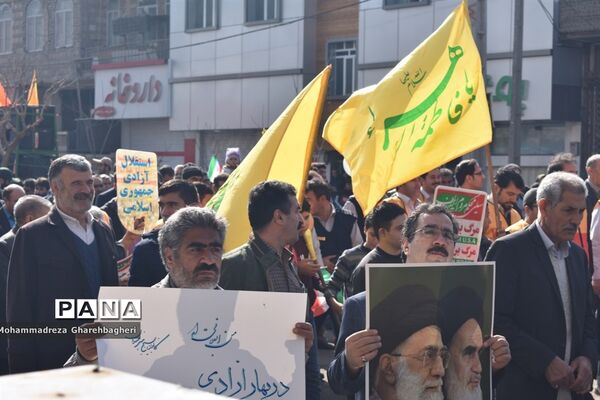 راهپیمایی 22 بهمن در بهارستان