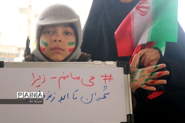 حضور پرشکوه مردم در راهپیمایی ٢٢ بهمن همدان