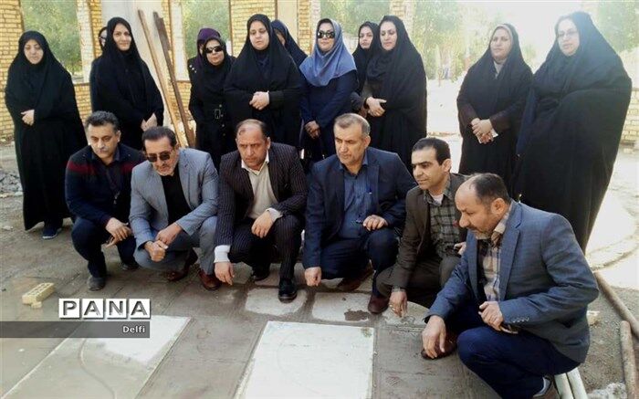 درخت انقلاب  به برکت خون شهدا هنوز سبز و بارور است