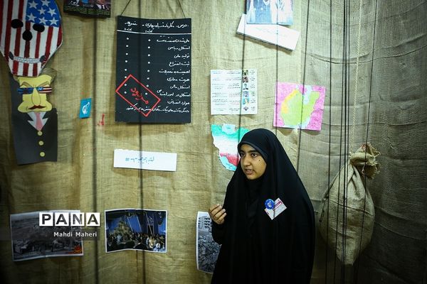 بازدید معاون حقوقی و امور مجلس وزارت آموزش و پرورش  از نمایشگاه مدرسه انقلاب در مدرسه دخترانه اسلامی علوی