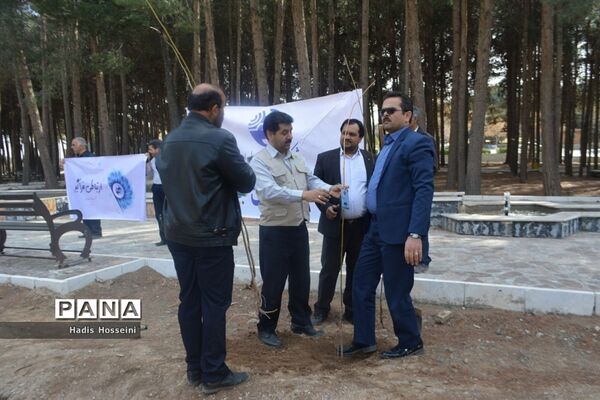کاشت ۴۰ اصله نهال با یادمان ارتباطی فراگیر