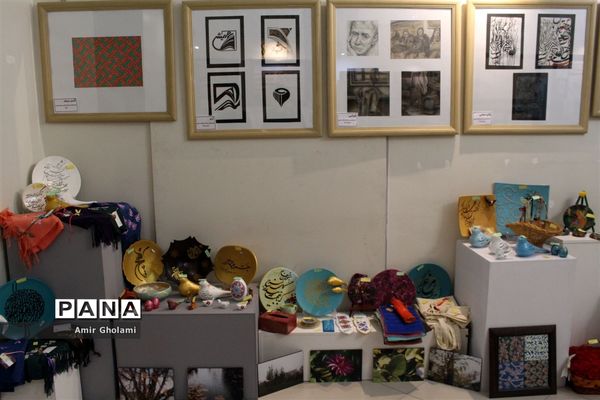 نمایشگاه آفریده‌‌ها و دست ساخته‌های هنر‌آموزان و هنرجویان منطقه‌ یک تهران