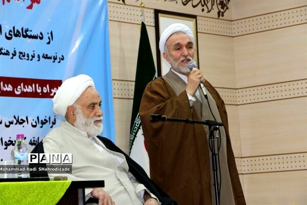 تجلیل از آموزش و پرورش خراسان رضوی به عنوان دستگاه برتر در حوزه توسعه و ترویج فرهنگ نماز در سال 96