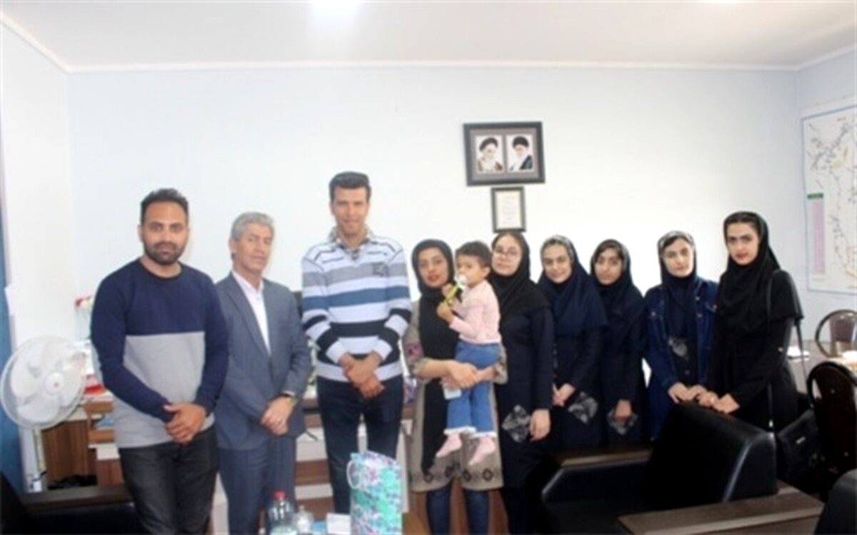 ملاقات گروه نمایشی گلبانگ با مدیر آموزش و پرورش دشتستان