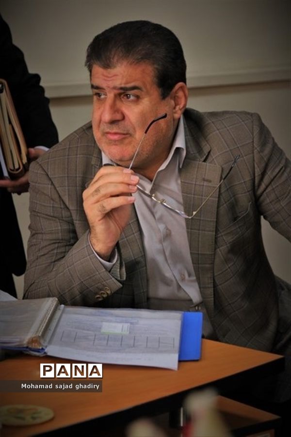 بازدید سرزده مدیرکل آموزش و پرورش شهر تهران از اداره منطقه 18